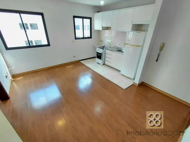 Apartamento 1 quarto e 1 banheiro, para alugar, no bairro Centro em Curitiba