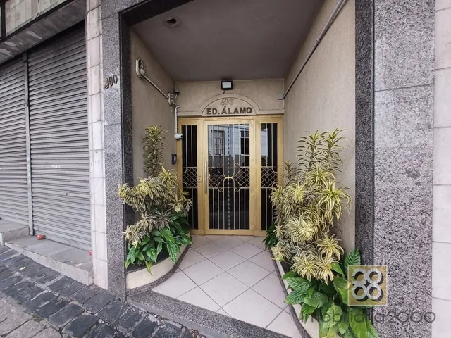 Apartamento 2 quartos e 1 banheiro, para alugar, no bairro Centro em Curitiba