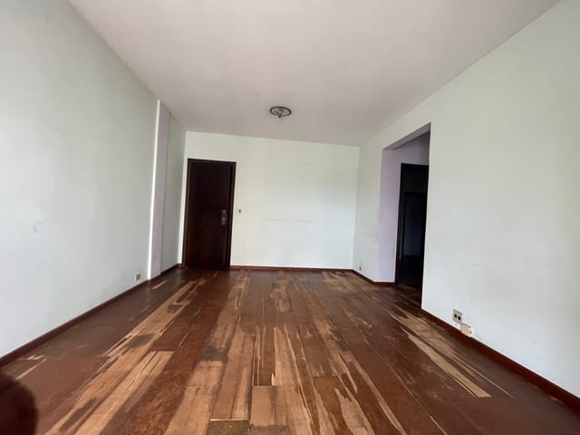 Foto do Apartamento - Apartamento à venda, Centro - Investidores - para Reformar - Edifício Escalada - 3 Quartos sendo 1 suíte - Sacada - Dep de Empregada | Guepardo Imob
