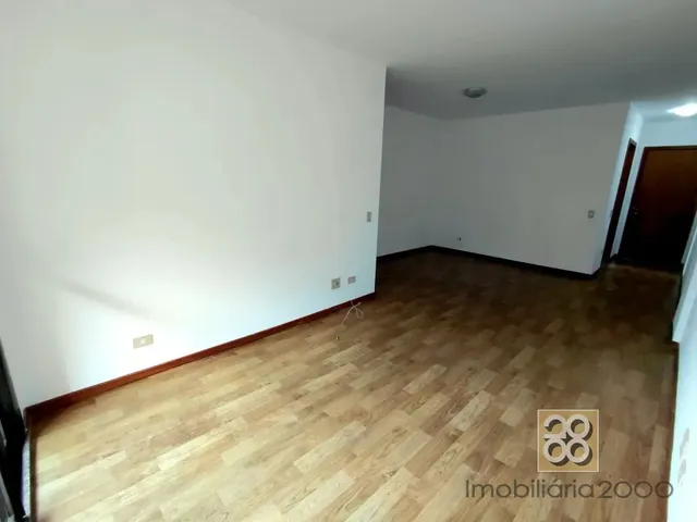 Apartamento 3 quartos e 1 banheiro, para alugar, no bairro Centro em Curitiba