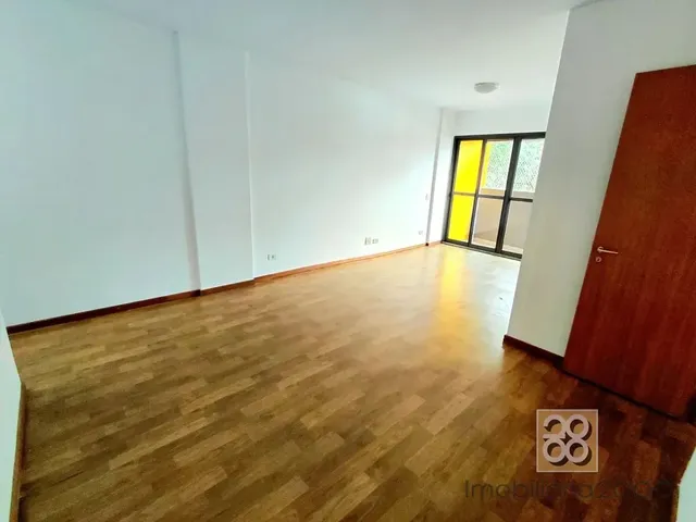 Apartamento 3 quartos e 1 banheiro, para alugar, no bairro Centro em Curitiba
