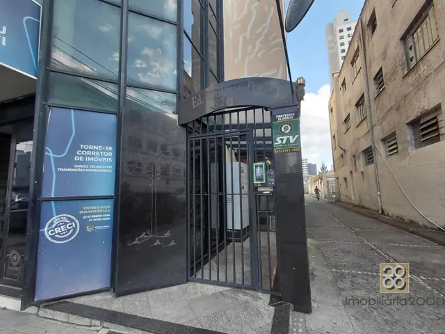 Apartamento 1 quarto e 1 banheiro, para alugar, no bairro Centro em Curitiba