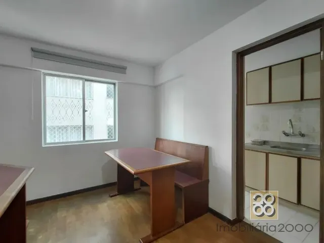 Apartamento 1 quarto e 1 banheiro, para alugar, no bairro Centro em Curitiba