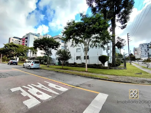 Apartamento 2 quartos e 1 banheiro, para alugar, no bairro Vila Izabel em Curitiba