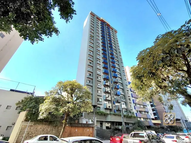 Apartamento 3 quartos e 2 banheiros, para alugar, no bairro Cristo Rei em Curitiba