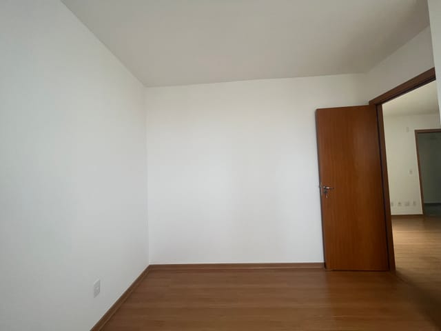 Foto do Apartamento - Apartamento para locação, Acquaville - Condmínio Lago Di Lucerna - 2 Quartos - 1 Banheiro - 1 Vaga de Garagem - Piso laminad | Guepardo Imob