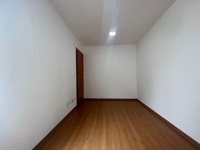 Foto do Apartamento - Apartamento para locação, Acquaville - Condmínio Lago Di Lucerna - 2 Quartos - 1 Banheiro - 1 Vaga de Garagem - Piso laminad | Guepardo Imob