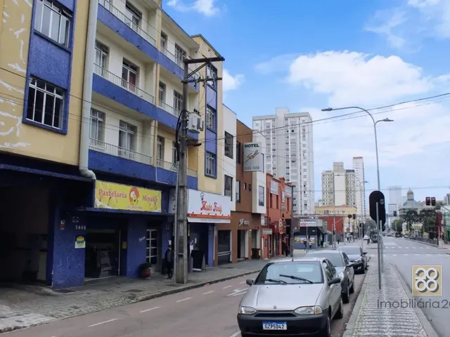 Apartamento 3 quartos e 1 banheiro, para alugar, no bairro Centro em Curitiba