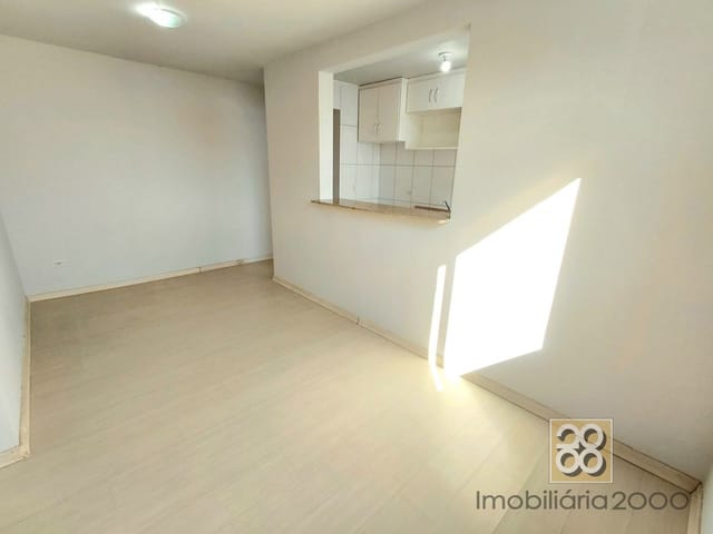 Apartamento 2 quartos e 1 banheiro, para alugar, no bairro Santa Candida em Curitiba