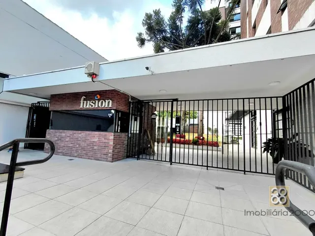 Apartamento 2 quartos e 2 banheiros, para alugar, no bairro Centro em Curitiba