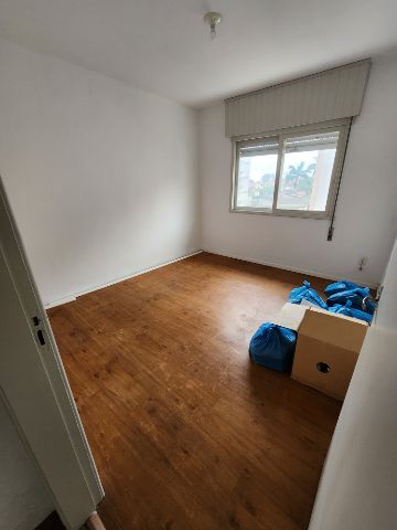 Foto do Apartamento - Apartamento à venda no 4º andar, Jucelino, 2 dorms, perto da Dom Joaquim e Posto JK, 74 m², excelente preço R$ 200.000,00, com sacada e piso laminado. | UP Imóveis