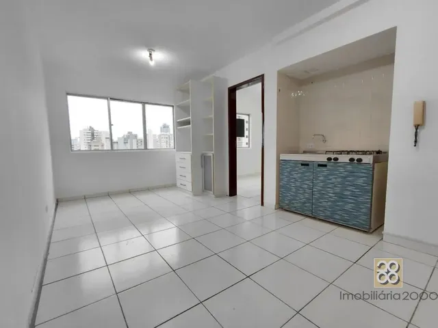Apartamento 1 quarto e 1 banheiro, para alugar, no bairro Centro em Curitiba