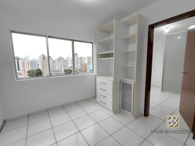 Apartamento 1 quarto e 1 banheiro, para alugar, no bairro Centro em Curitiba