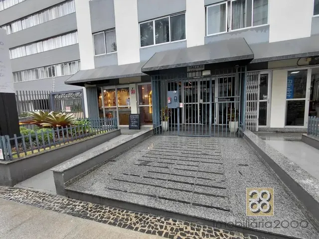 Apartamento 1 quarto e 1 banheiro, para alugar, no bairro Centro em Curitiba
