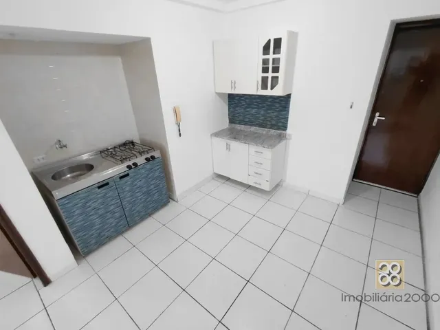 Apartamento 1 quarto e 1 banheiro, para alugar, no bairro Centro em Curitiba