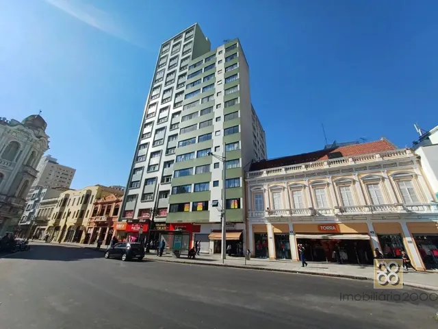 Apartamento 3 quartos e 1 banheiro, para alugar, no bairro Centro em Curitiba