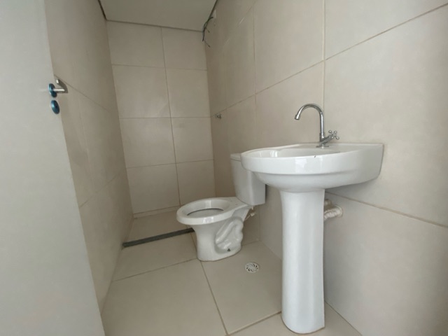 Apartamento com 65m² 2 quartos e 1 banheiro, à venda ou para alugar, no bairro Centro em Pelotas