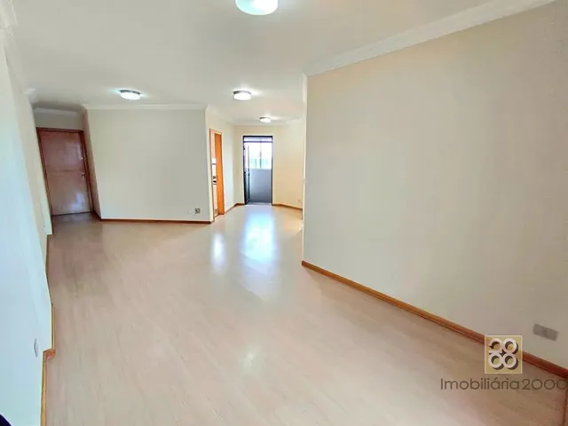 Apartamento 3 quartos e 2 banheiros, para alugar, no bairro Rebouças em Curitiba