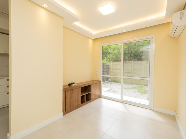 Apartamento com 62m² 2 quartos e 2 banheiros, à venda ou para alugar, no bairro Três Vendas em Pelotas