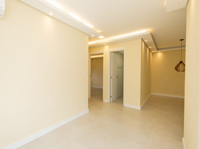 Apartamento com 62m² 2 quartos e 2 banheiros, à venda ou para alugar, no bairro Três Vendas em Pelotas