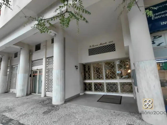 Apartamento 3 quartos e 2 banheiros, para alugar, no bairro Centro em Curitiba