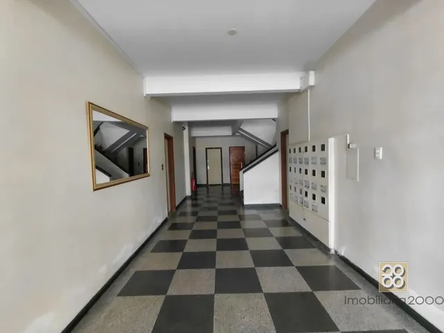Apartamento 3 quartos e 1 banheiro, para alugar, no bairro Centro em Curitiba