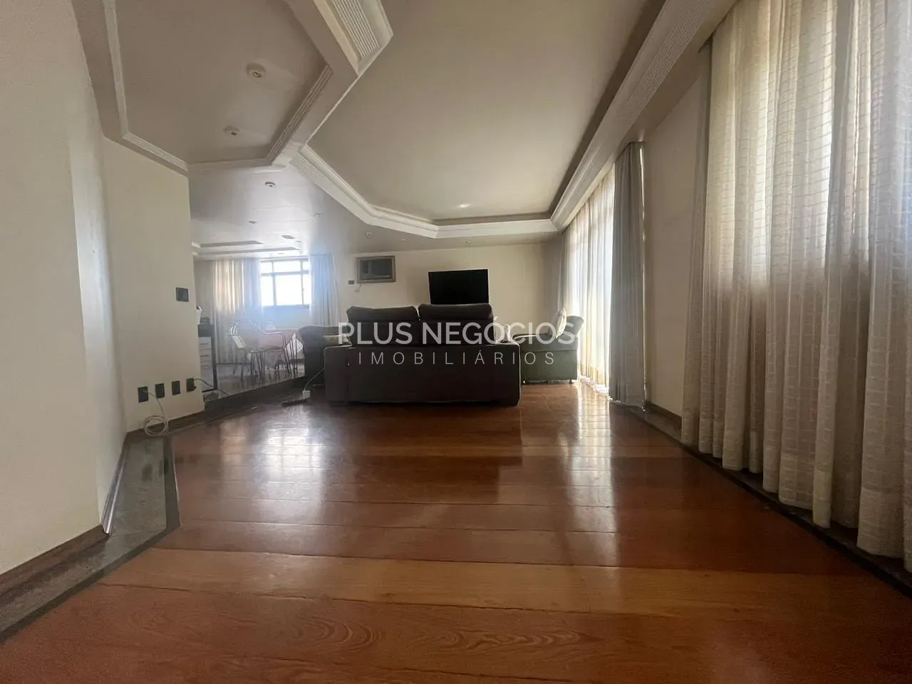 Apartamento, 3 quartos, 220 m² - Foto 1
