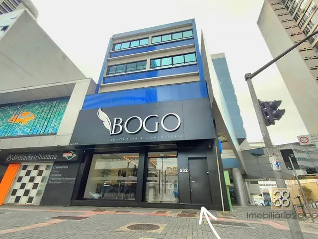 Apartamento 2 quartos e 1 banheiro, para alugar, no bairro Centro em Curitiba