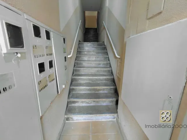 Apartamento 2 quartos e 1 banheiro, para alugar, no bairro Centro em Curitiba