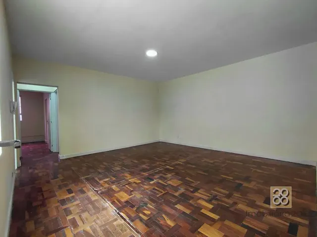 Apartamento 2 quartos e 1 banheiro, para alugar, no bairro Centro em Curitiba