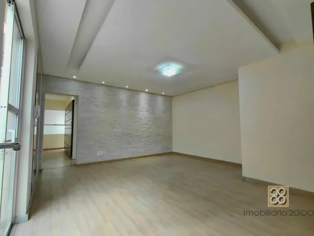Apartamento 2 quartos e 1 banheiro, para alugar, no bairro Centro em Curitiba
