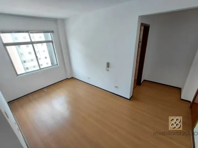 Apartamento 1 quarto e 1 banheiro, para alugar, no bairro Centro em Curitiba