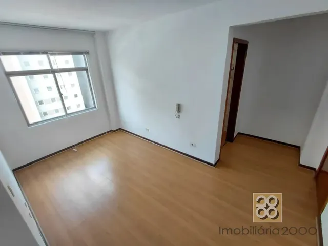 Apartamento 1 quarto e 1 banheiro, para alugar, no bairro Centro em Curitiba