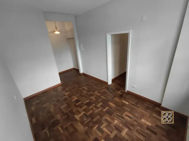 Apartamento 2 quartos e 1 banheiro, para alugar, no bairro Centro em Curitiba