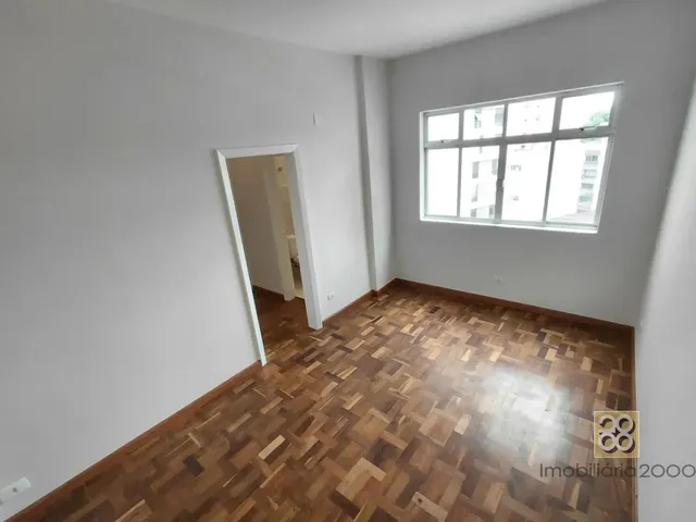 Apartamento 2 quartos e 1 banheiro, para alugar, no bairro Centro em Curitiba