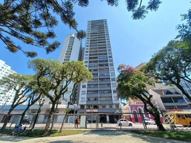 Apartamento 2 quartos e 1 banheiro, para alugar, no bairro Centro em Curitiba