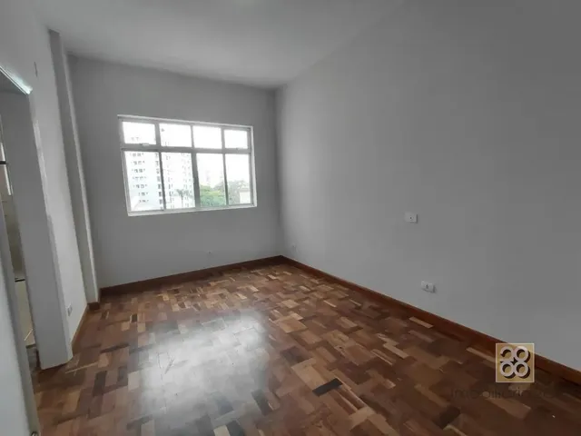 Apartamento 2 quartos e 1 banheiro, para alugar, no bairro Centro em Curitiba