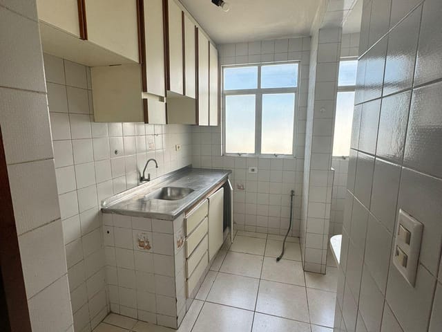 Foto do Apartamento - Apartamento à venda, 2 dormitorios, 1 banheiro, sol da manhã, andar alto, 1 vaga  de garagem. Edifício Antuérpia, prox. Rua Quintino Bocaiuva Londrina | Guepardo Imob