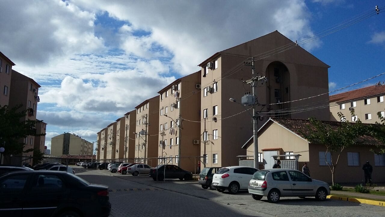Apartamento à venda no Fragata, Pelotas, RS: 43 m² úteis, 2 quartos, 1 sala. Condominio com portaria 24h, churrasqueira, playground, quadras e salões