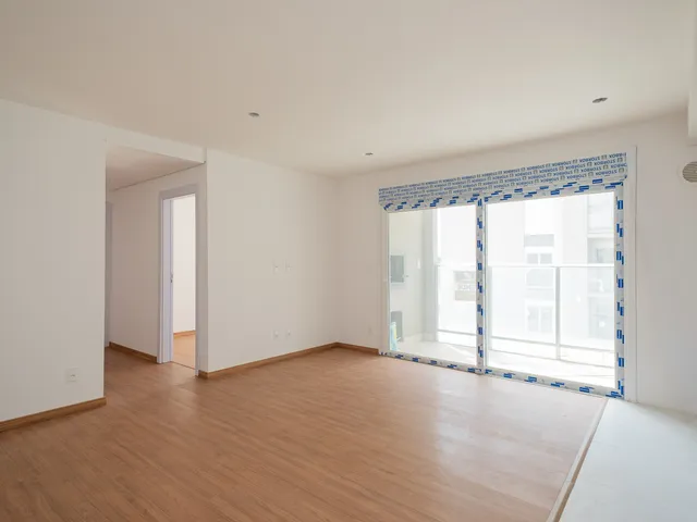 Apartamento 3 quartos e 2 banheiros, à venda ou para alugar, no bairro Três Vendas em Pelotas