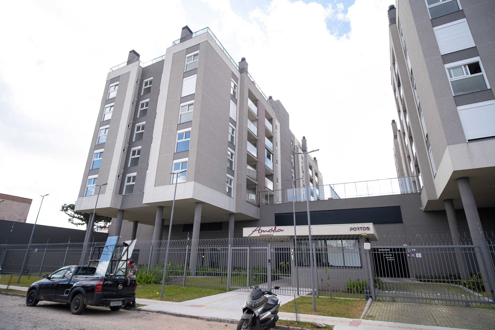 Apartamento à Venda ou Aluguel no Condomínio Amalia, Três Vendas, Pelotas RS, 3 Dormitórios com Vaga de Garagem Dupla