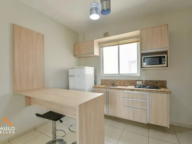 Apartamento 1 quarto e 1 banheiro, para alugar, no bairro Centro em Curitiba
