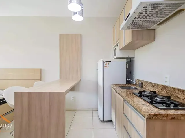Apartamento 1 quarto e 1 banheiro, para alugar, no bairro Centro em Curitiba