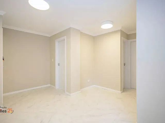 Apartamento 2 quartos e 1 banheiro, para alugar, no bairro Vila Izabel em Curitiba