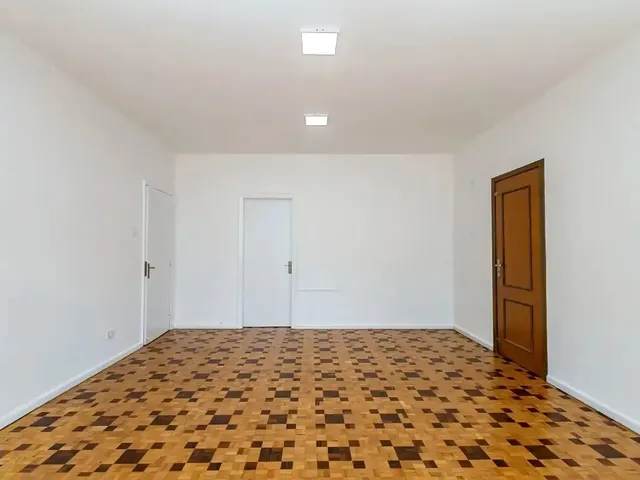 Apartamento 3 quartos e 2 banheiros, para alugar, no bairro Batel em Curitiba