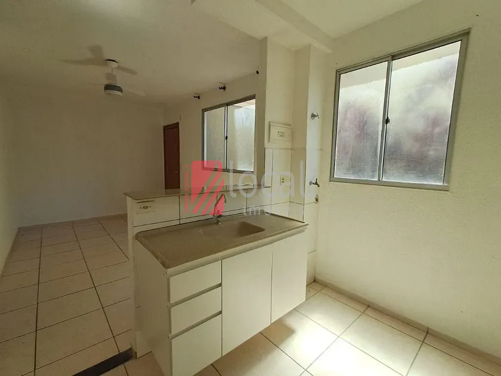Apartamento com 2 quartos para aluguel, 50m² — foto 2 de 10