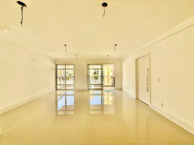 Foto do Apartamento - Apartamento à Venda no Centro de Londrina – 148m², 3 Suítes, Sacada com Churrasqueira – Edifício Diamond Residence | Guepardo Imob