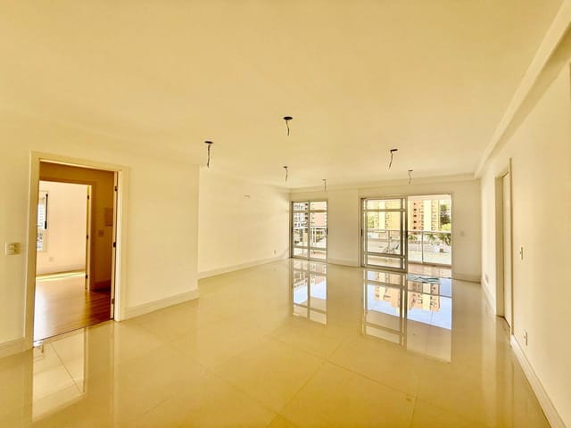 Foto do Apartamento - Apartamento à Venda no Centro de Londrina – 148m², 3 Suítes, Sacada com Churrasqueira – Edifício Diamond Residence | Guepardo Imob