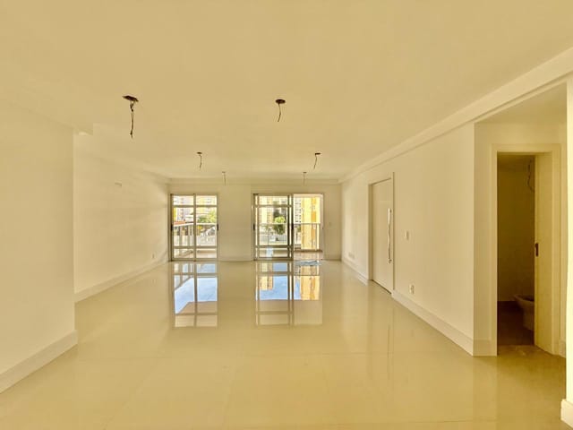 Foto do Apartamento - Apartamento à Venda no Centro de Londrina – 148m², 3 Suítes, Sacada com Churrasqueira – Edifício Diamond Residence | Guepardo Imob