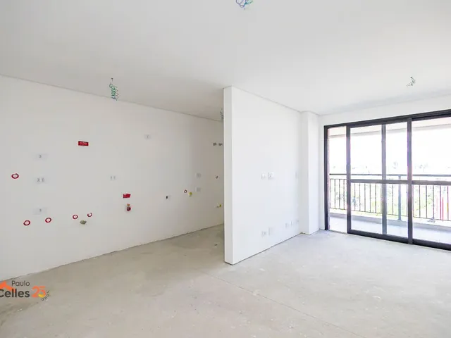 Apartamento 2 quartos e 2 banheiros, à venda, no bairro Cristo Rei em Curitiba